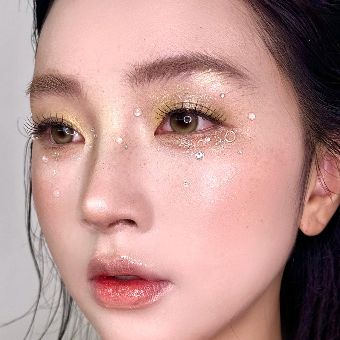 爱化妆的进进