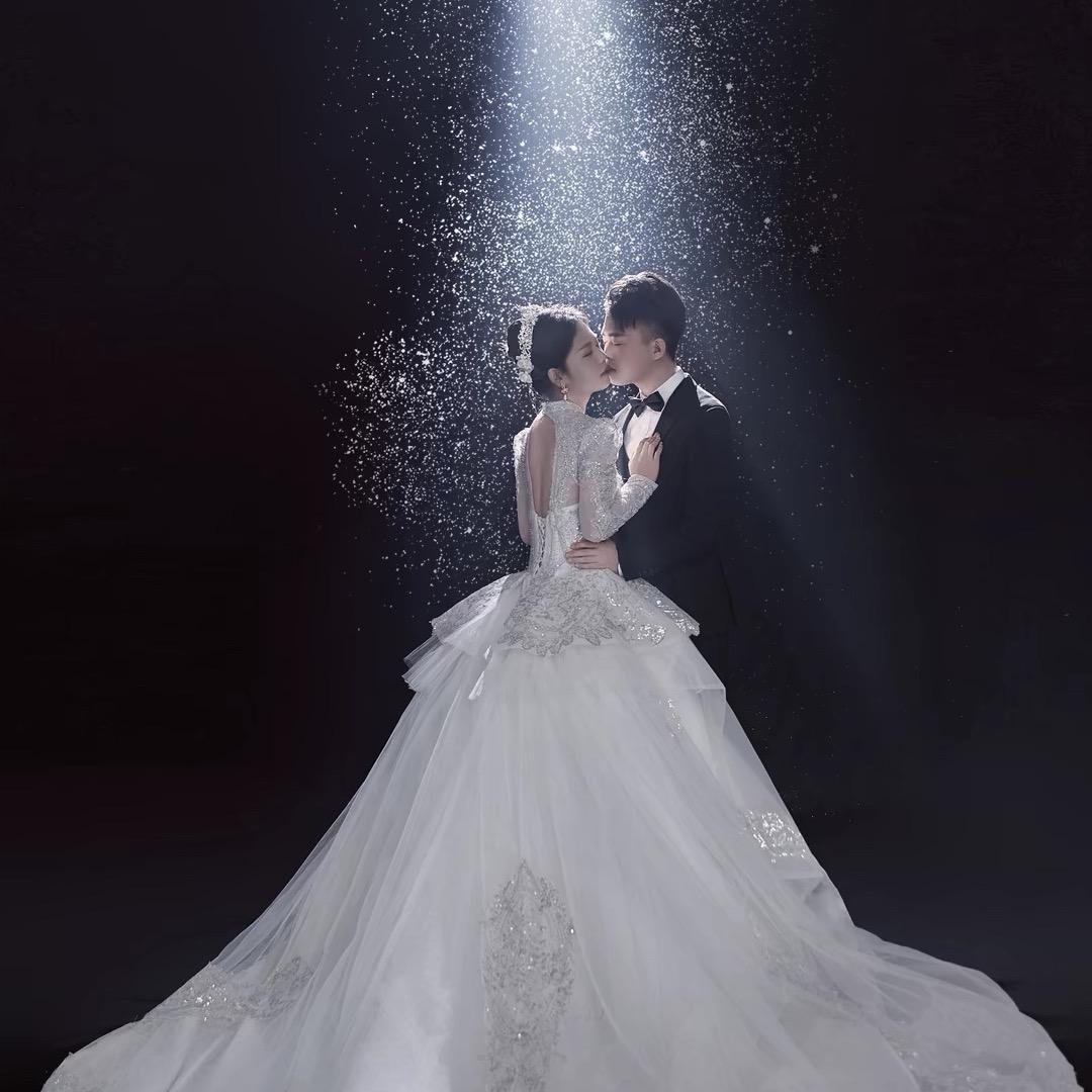 女王灰总世纪婚礼首秀