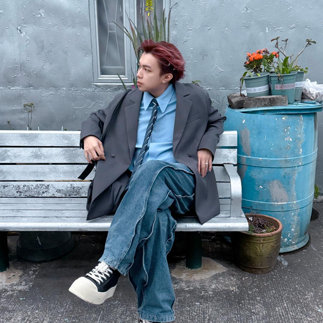 沐白认真做头发