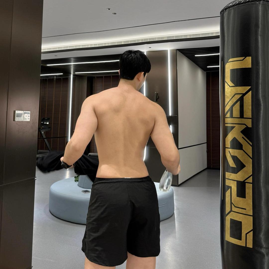 你长得好像一只猪哎