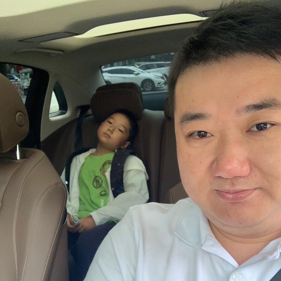 卖地板不留名的李鑫