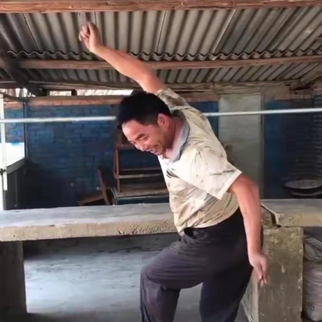 云南大山里的舞者
