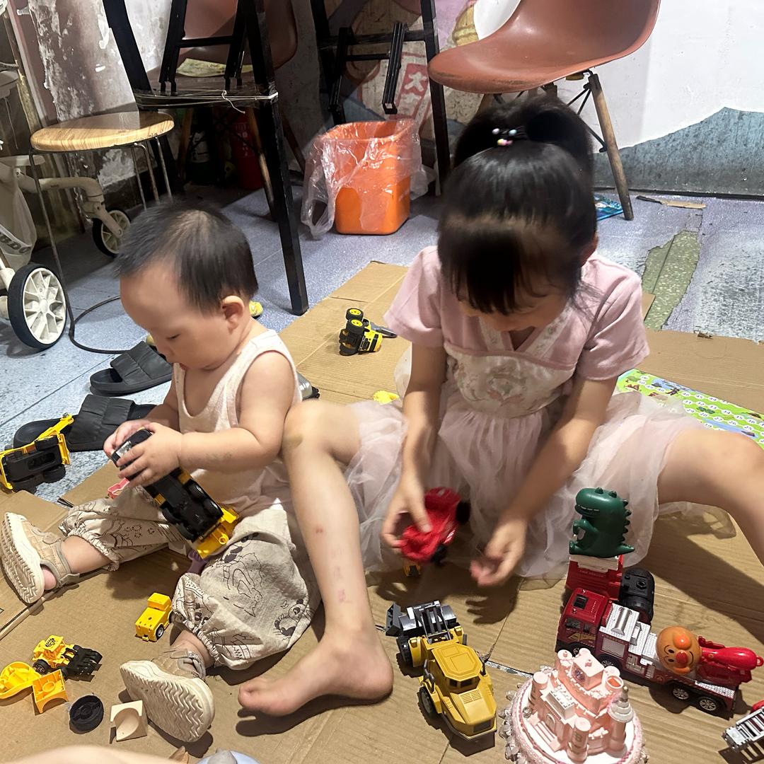 姐弟俩的奇妙世界