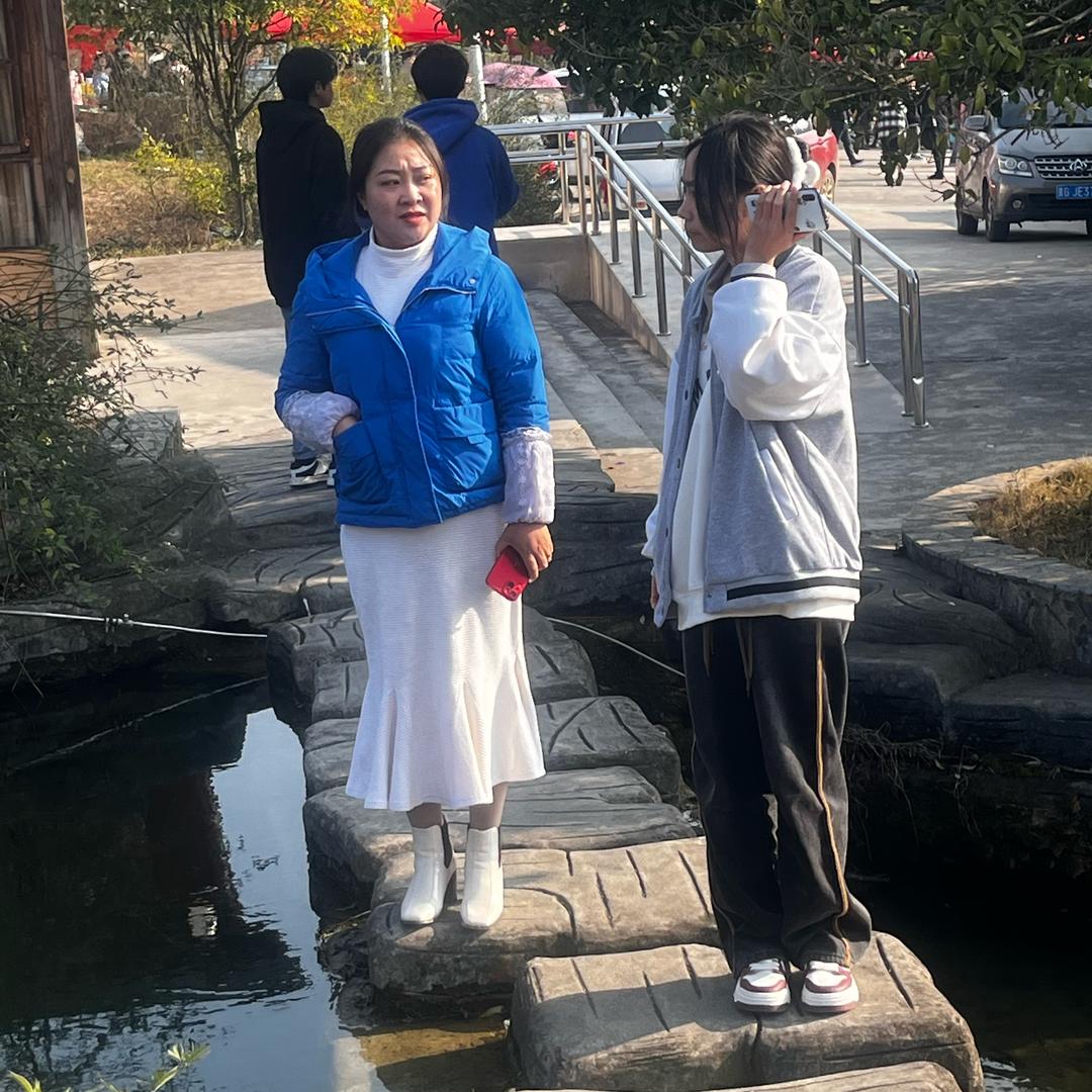 黑山羊养羊妹