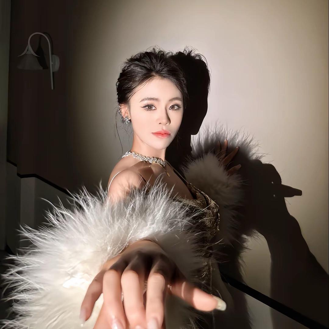 搞笑美妆红红