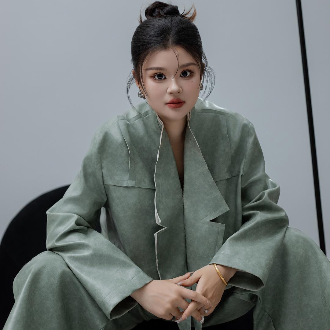 我是小何老师呀🌻