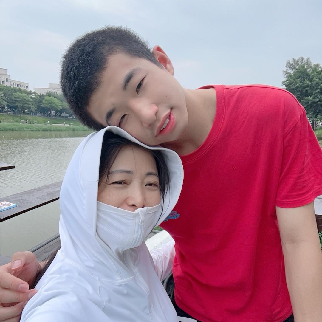 陪着蜗牛慢慢长大一杰仔