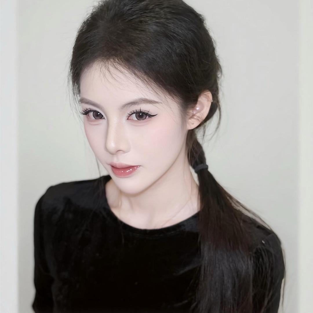 夏妍.