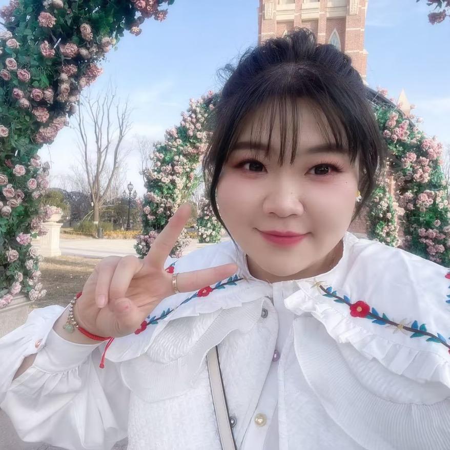 小杨是个乖乖女