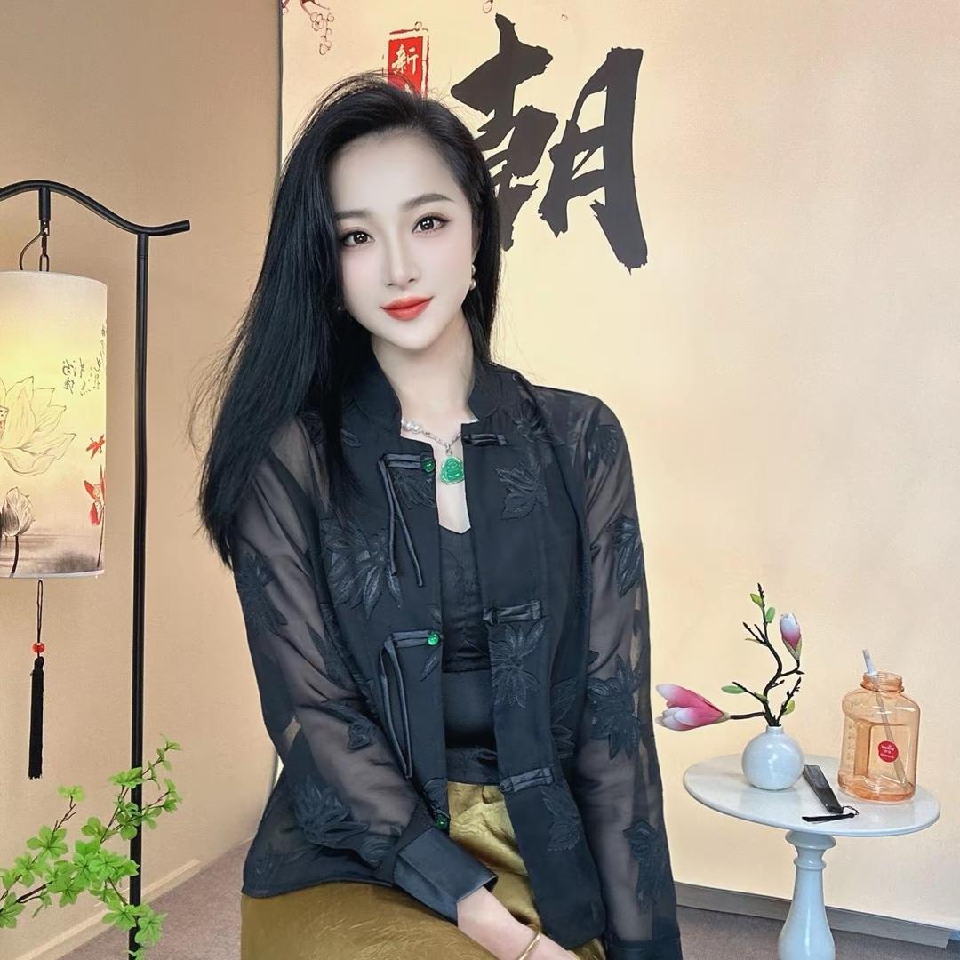 榕儿轻奢女装穿搭