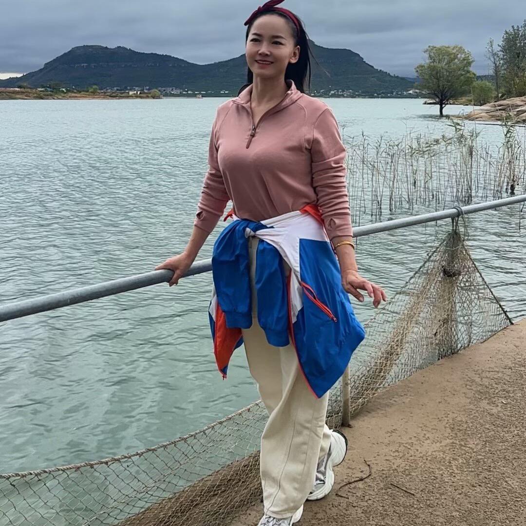 张静静