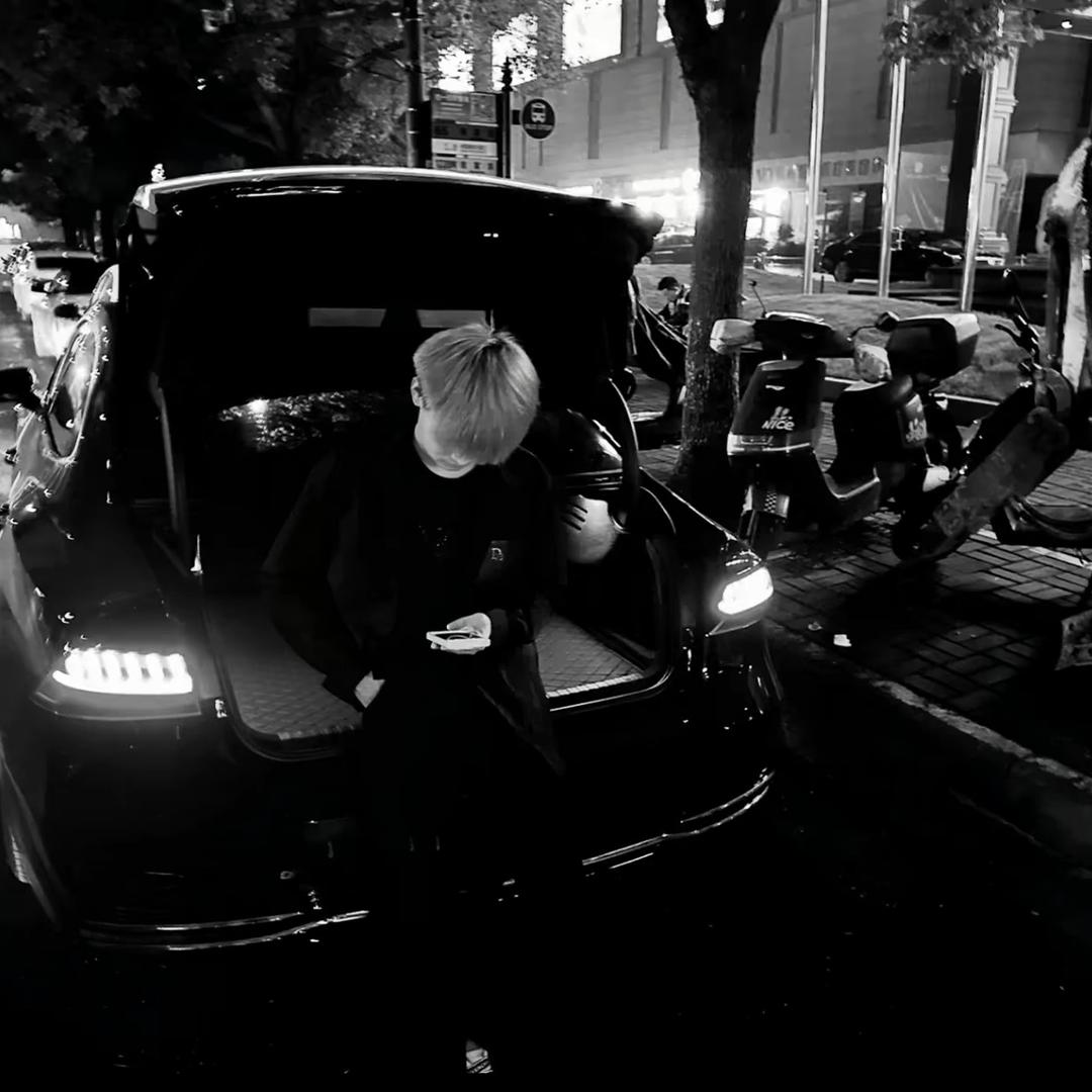 和女孩聊天会脸红、