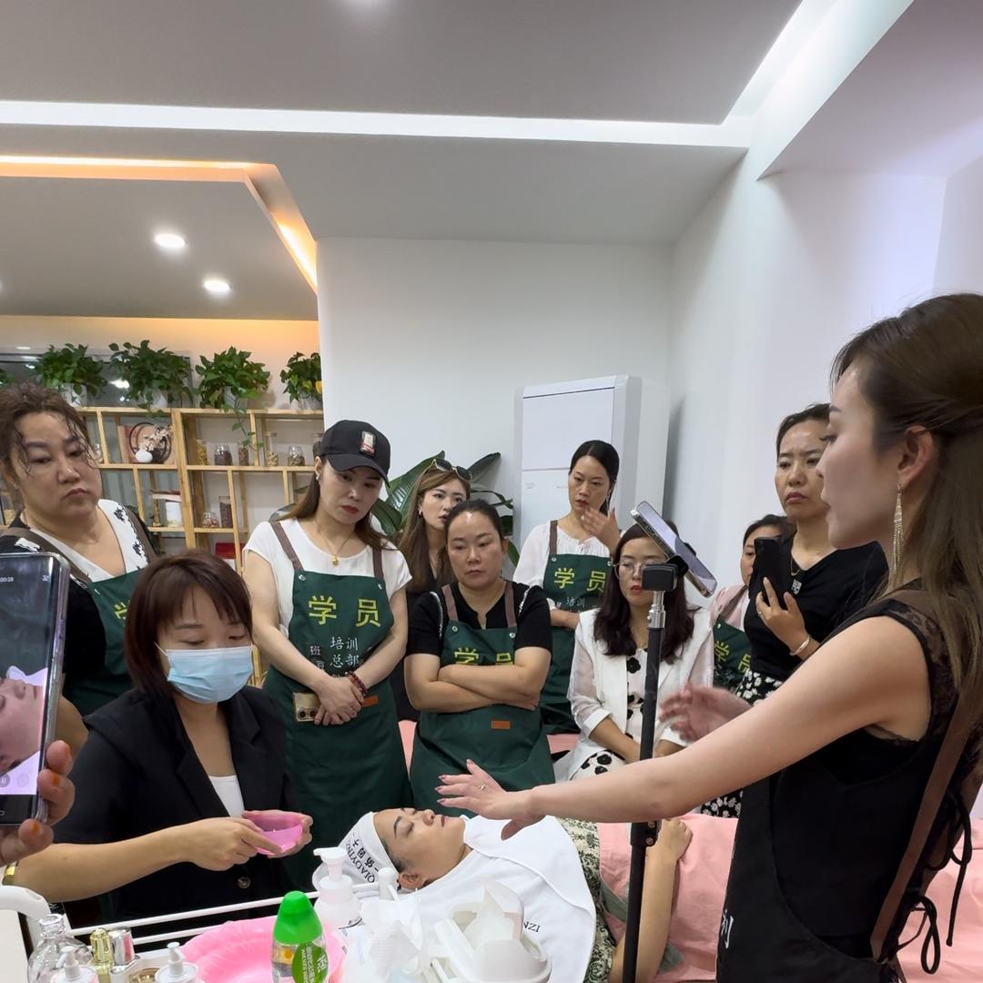 小利草本调肤若嫣美容店