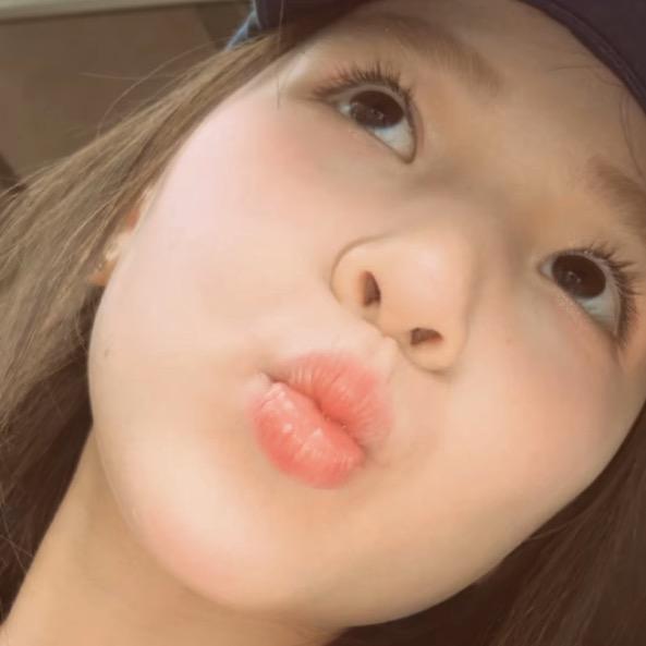 我是紫荆花大王^ω^