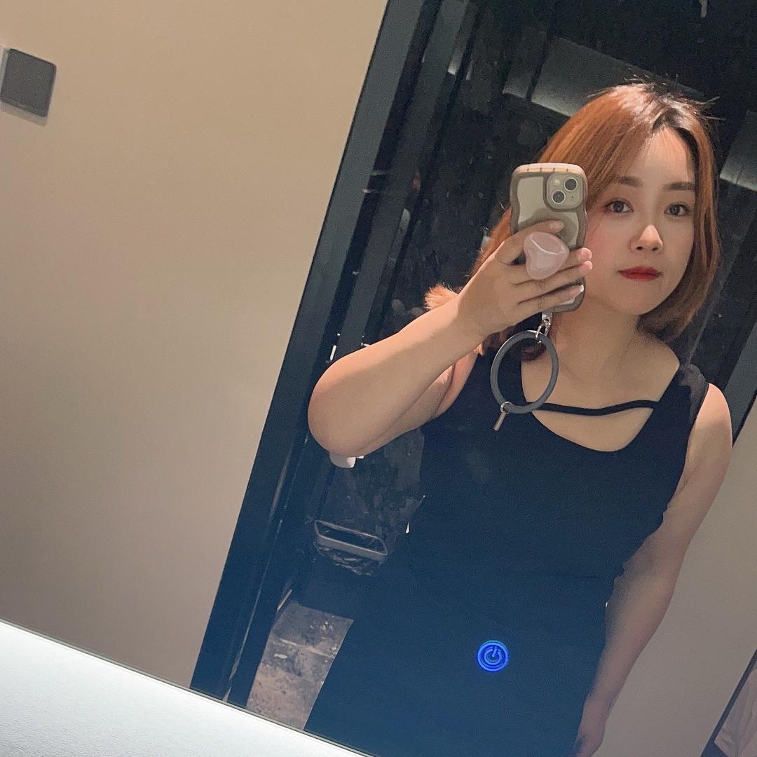 任  小  美(成红足浴)