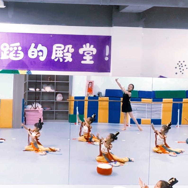 零点舞蹈💃（露露老师）