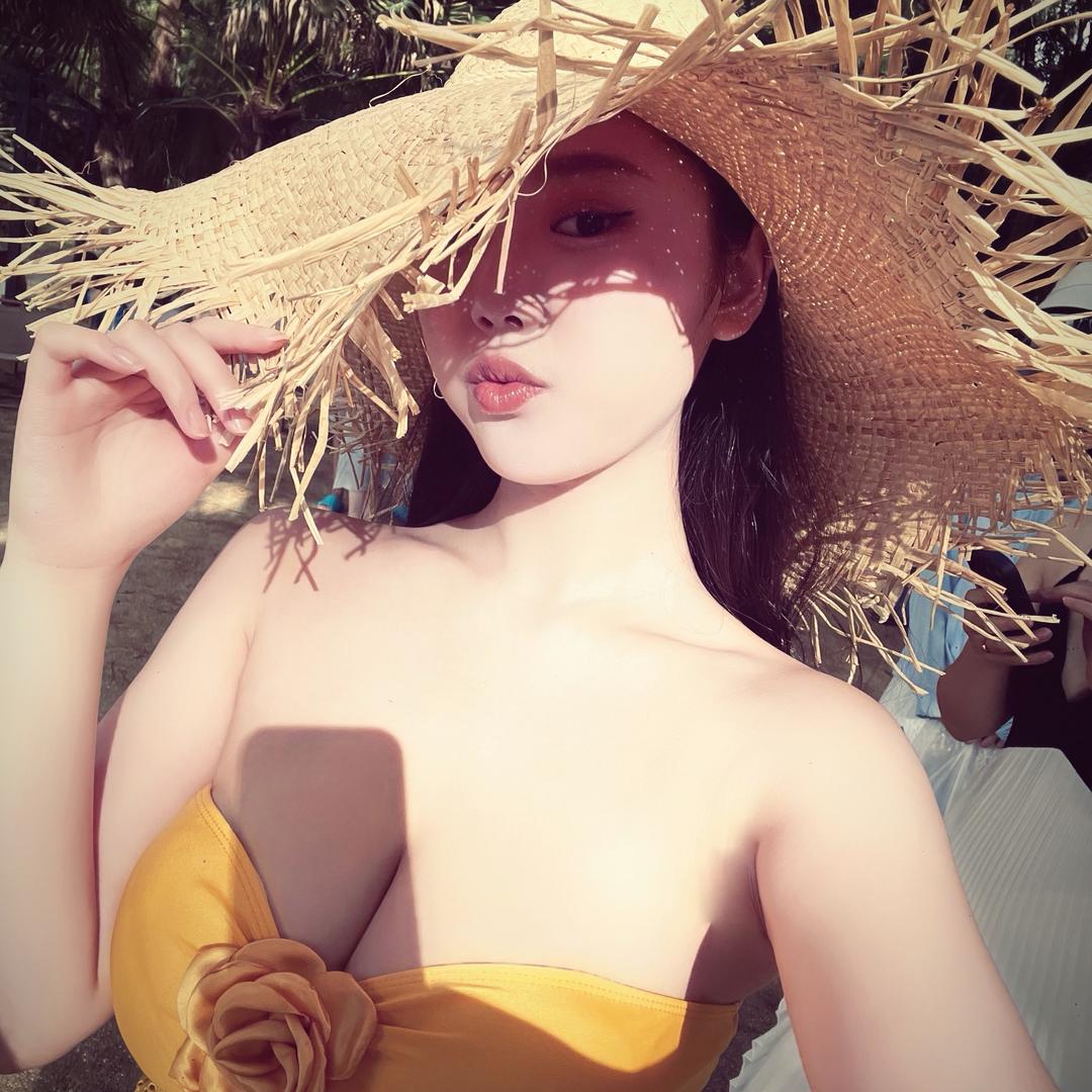 小小娜.