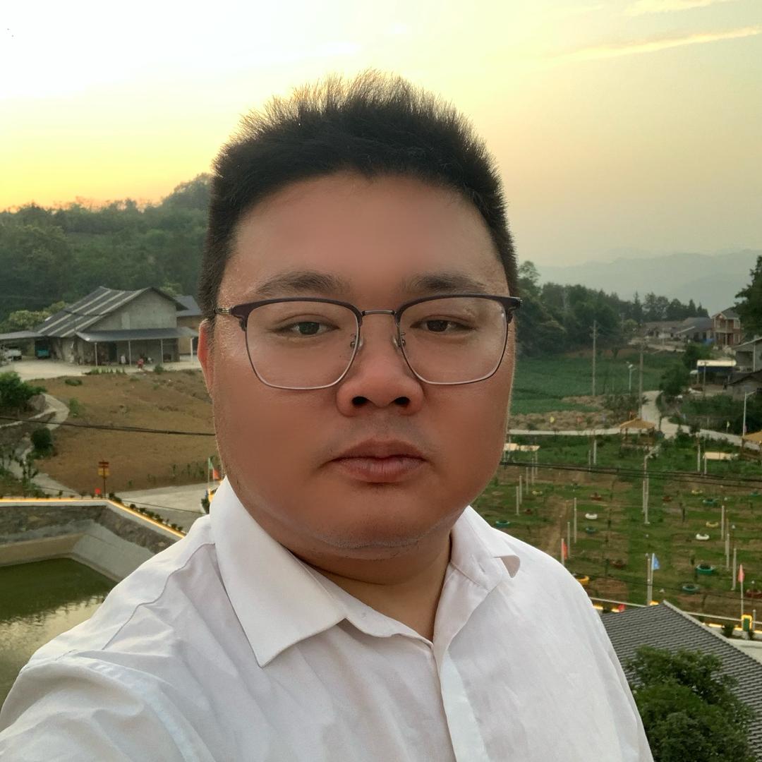 种草官杰哥～舌尖到穿搭