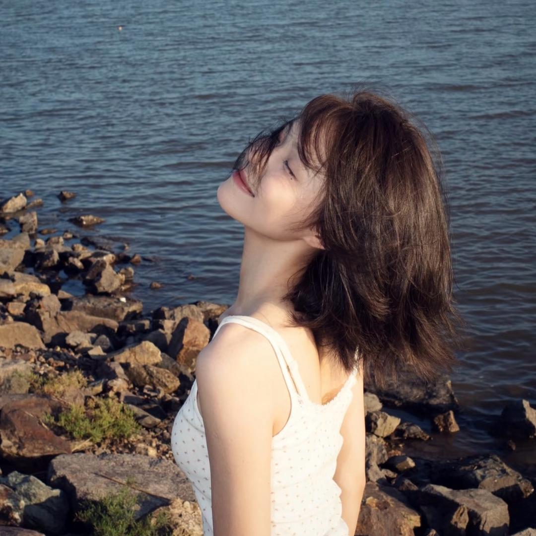 璐璐子 _ /•᷅•᷄\୭