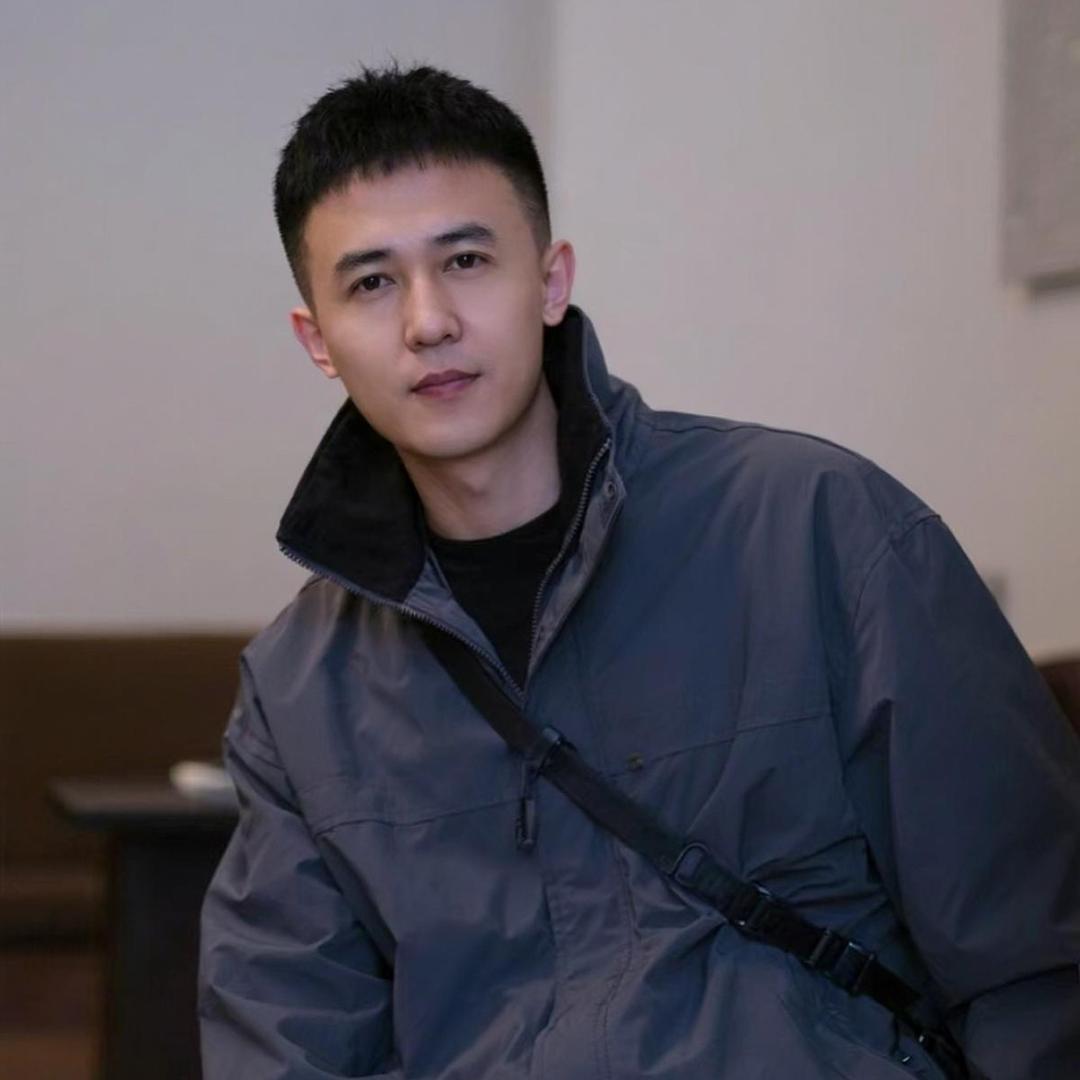 小伟少儿游泳老师
