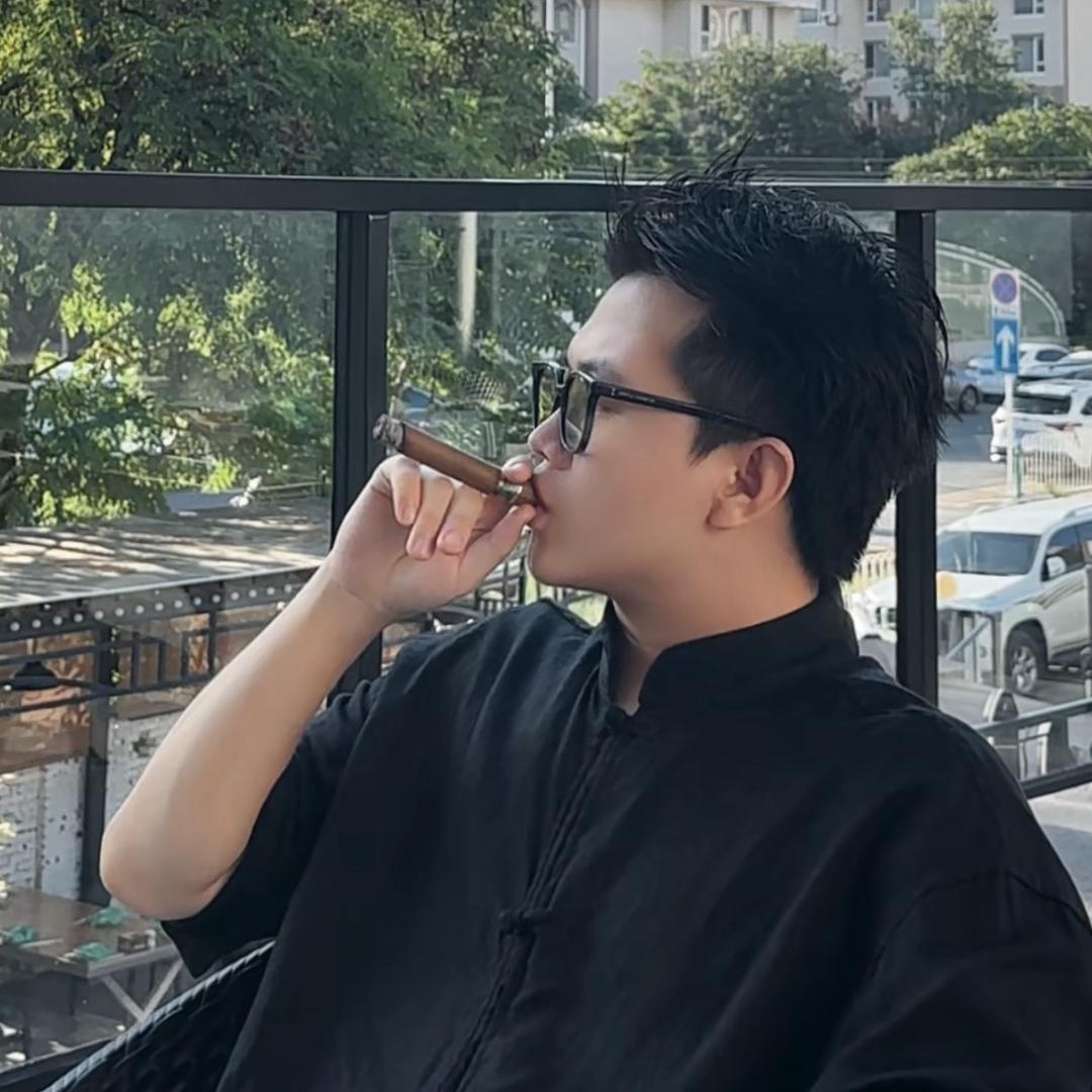 李校