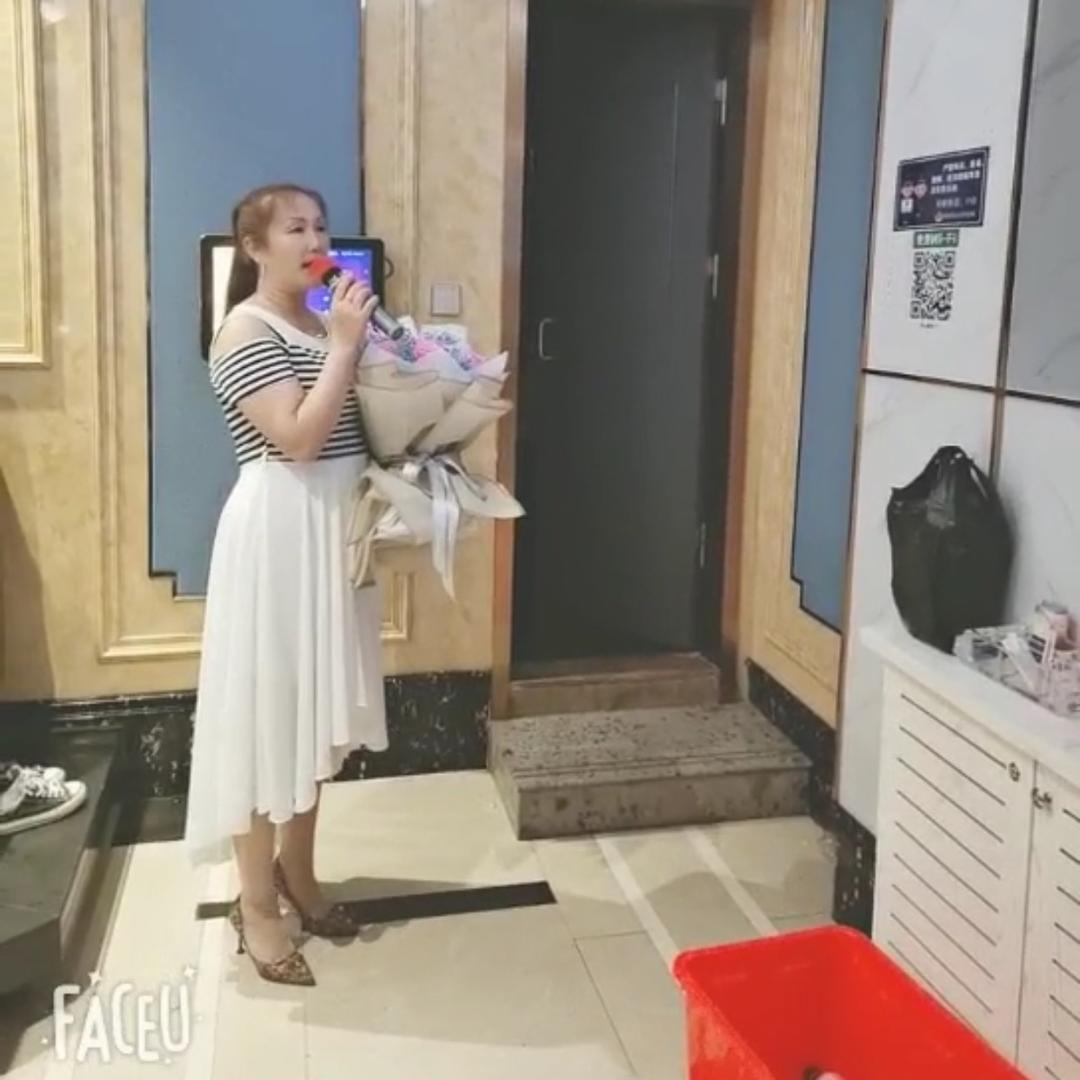 罗伟
