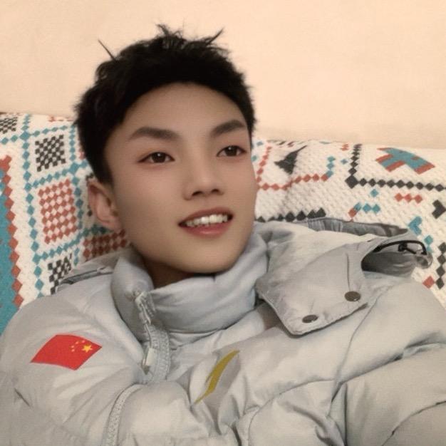 在贵阳教轮滑运动的小石教练