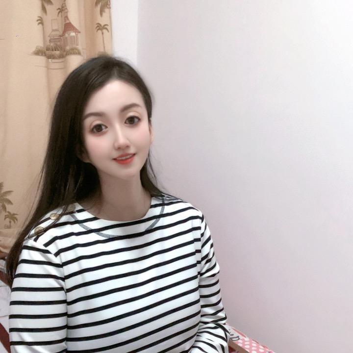 萌儿一个人