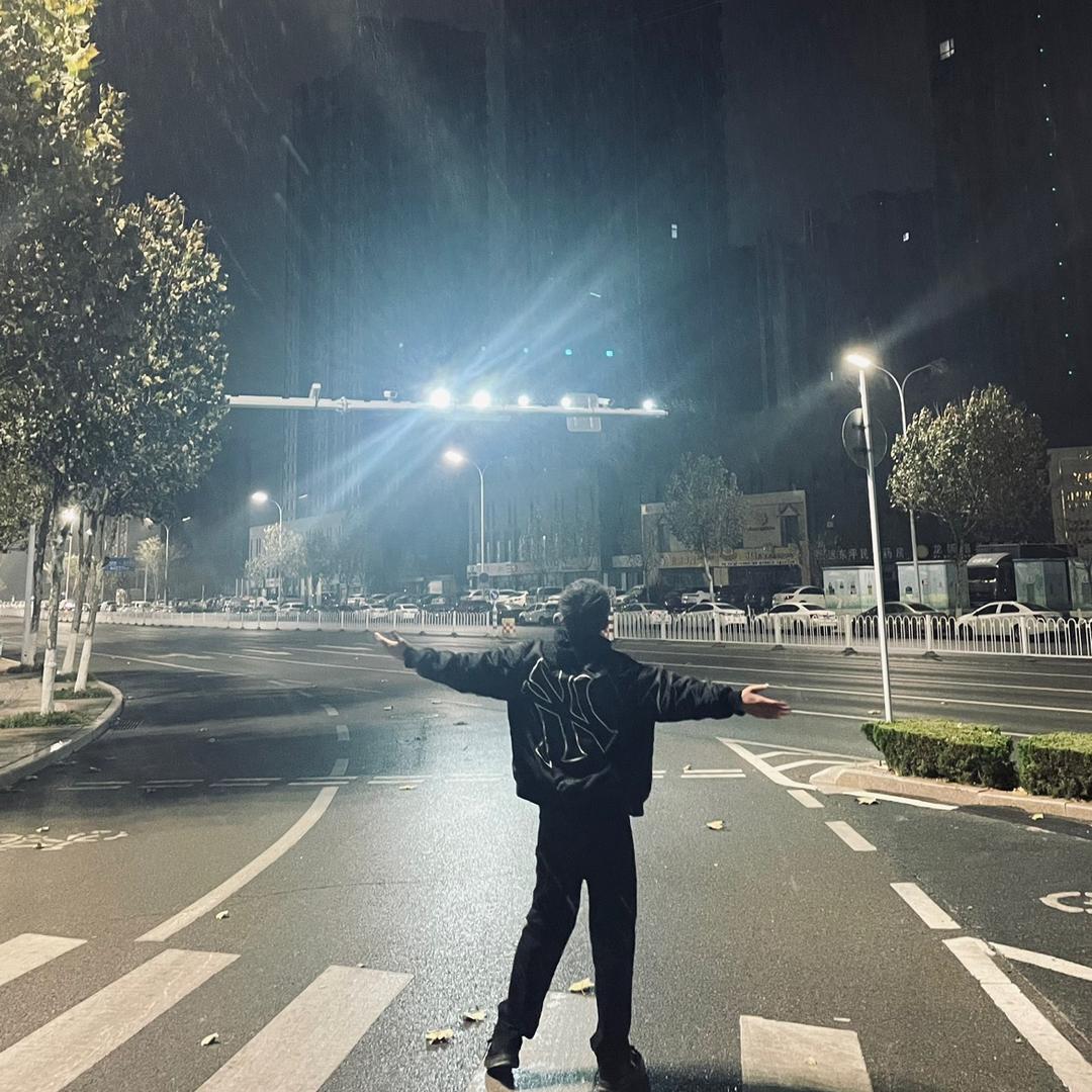 阿荣旗一男的