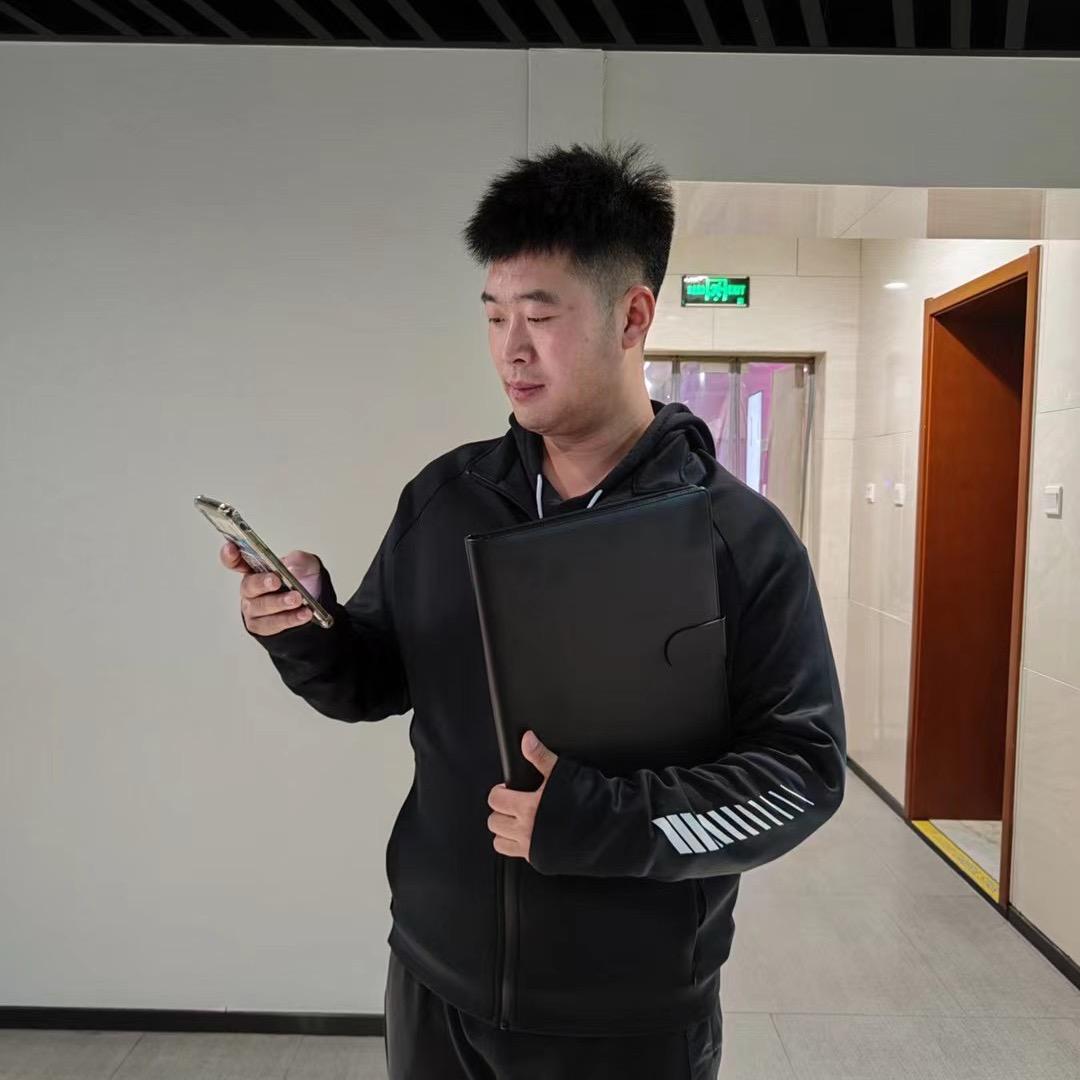 赵国利是府上跃享游泳健身经理1