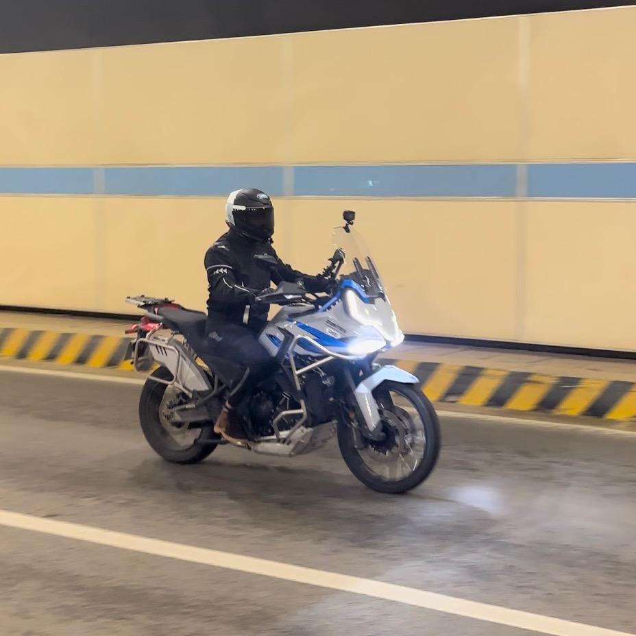 黑黑的boy孔小亮🏍️