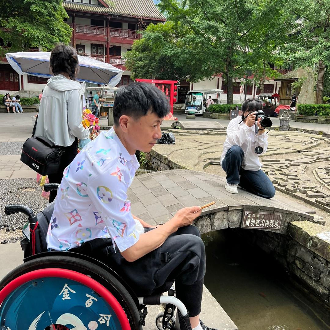 轮椅上的鸣天