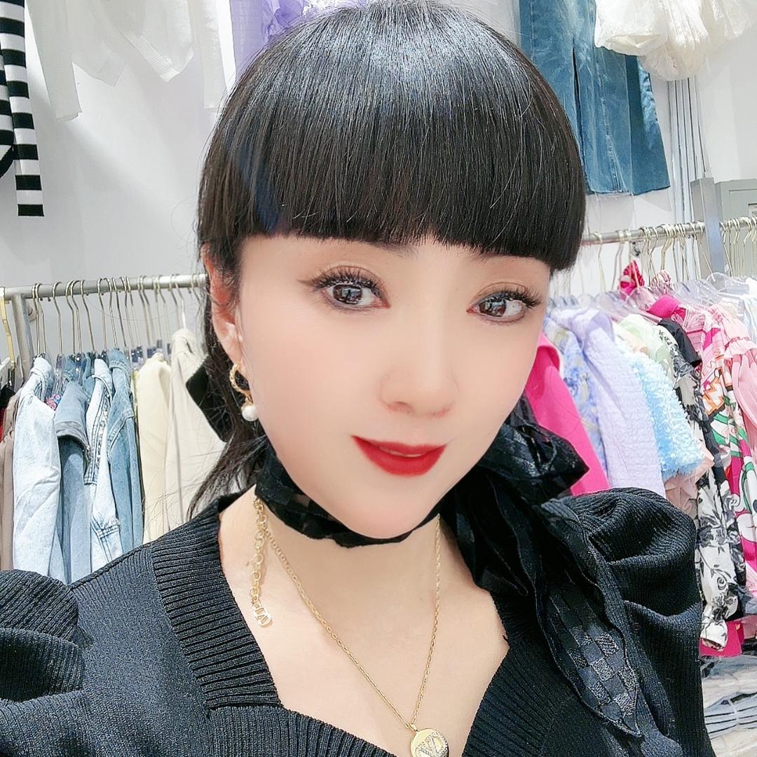 郑州银基牛姐服装个体店铺