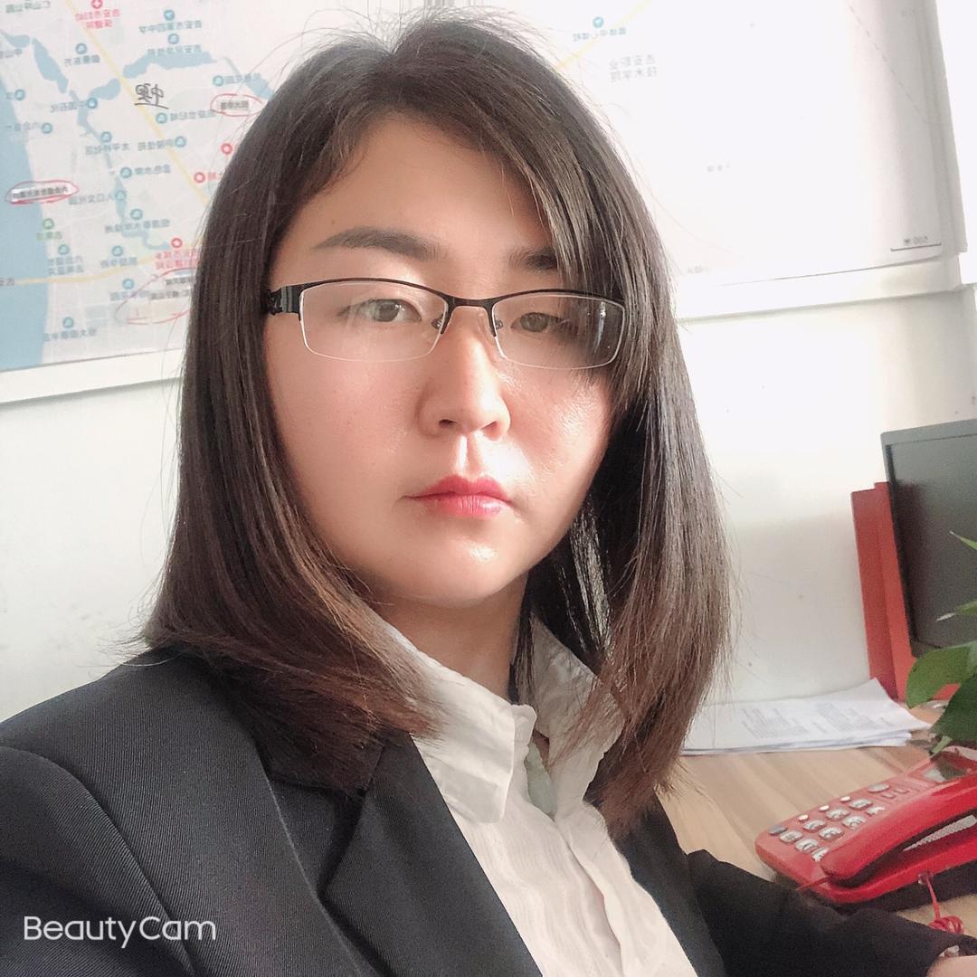 躲车里的女孩