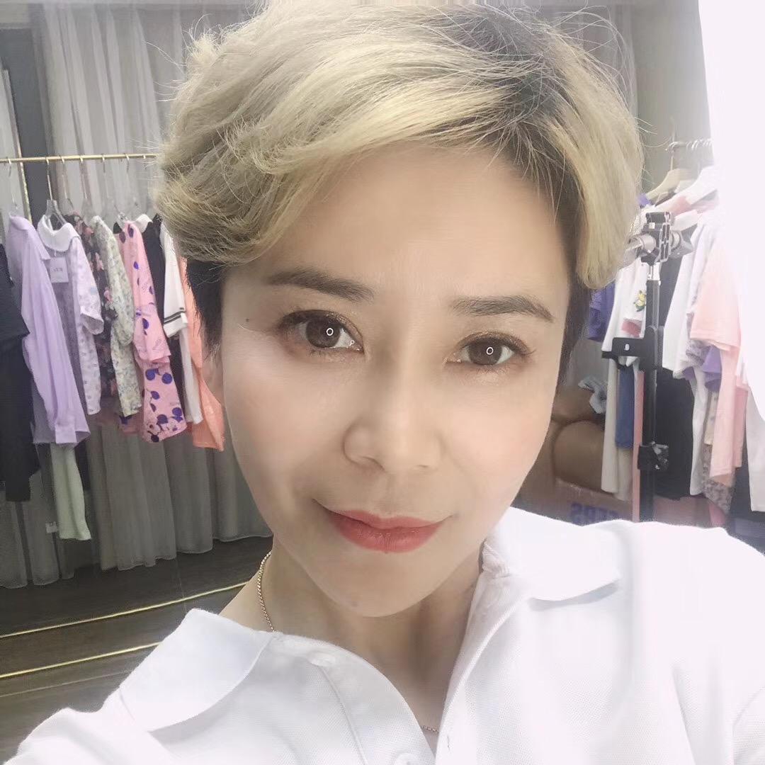 卖卫衣的小姐姐