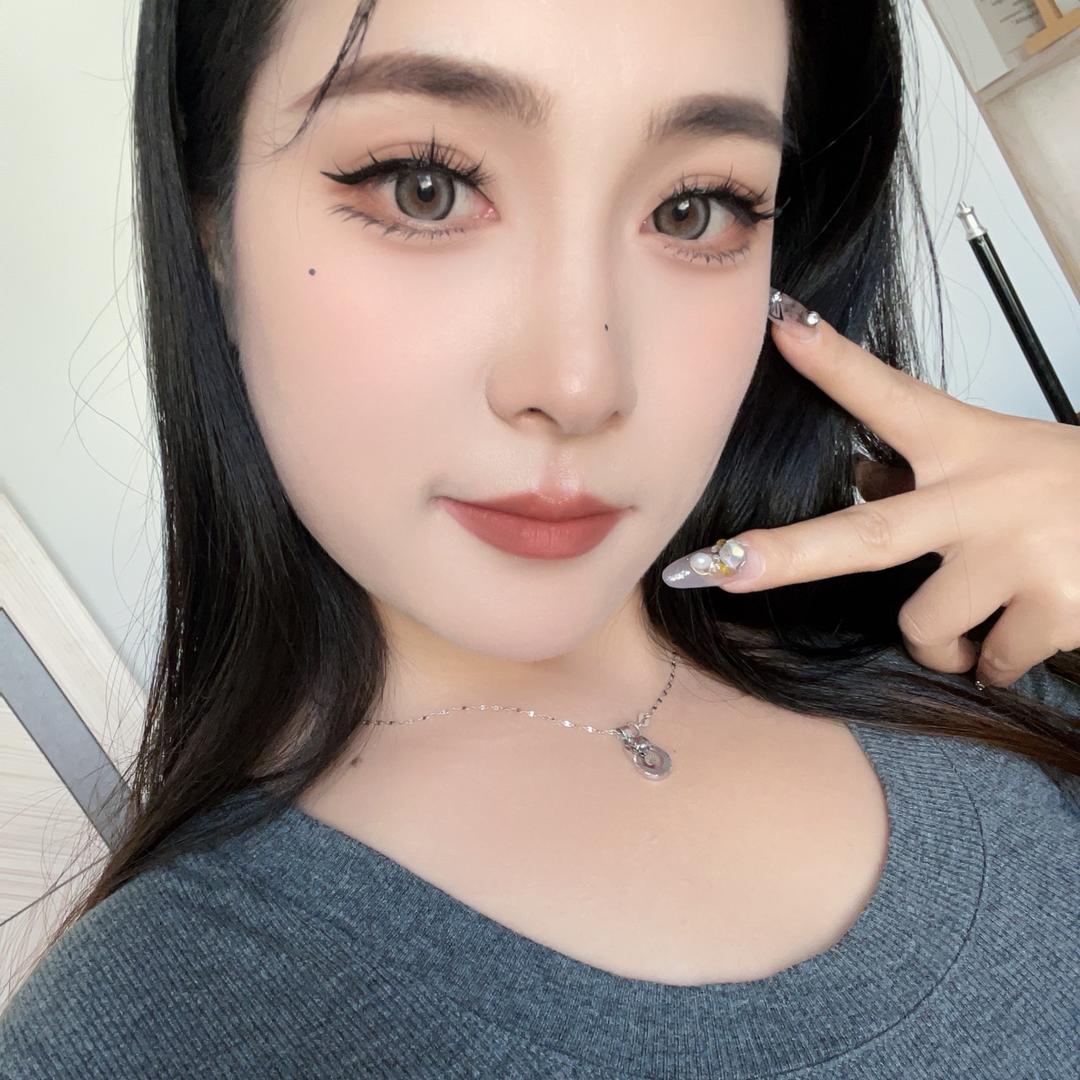 静静今天穿什么