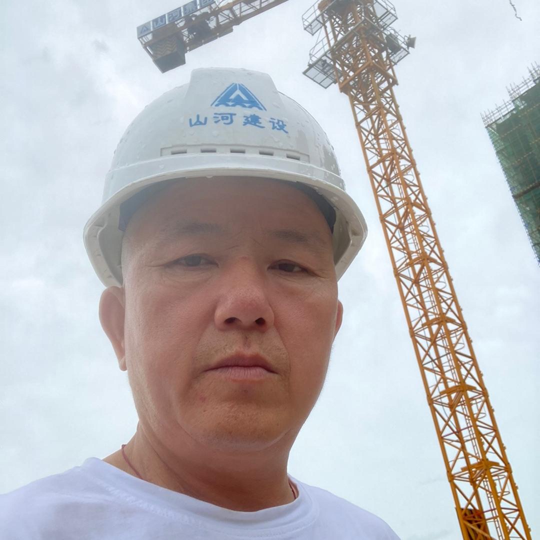 爱钓鱼的塔吊司机。