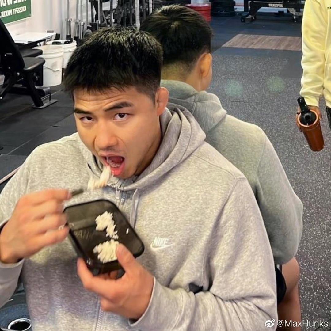 章鱼哥贼能吃🏸️