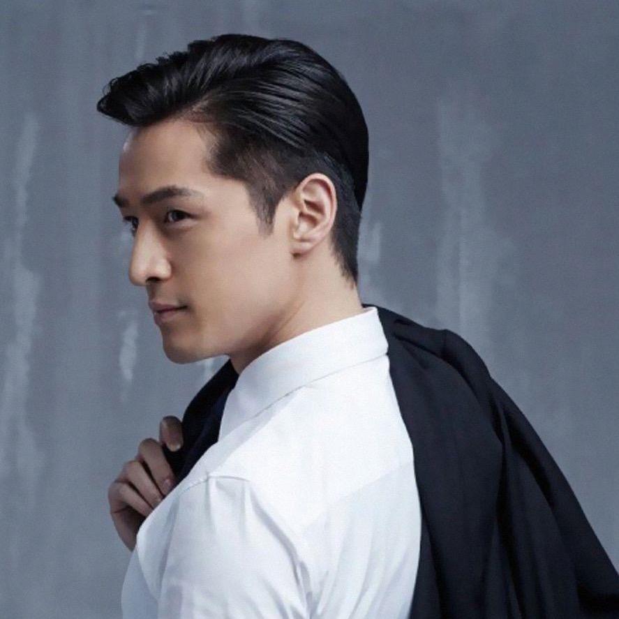 沿着 路灯、走回家