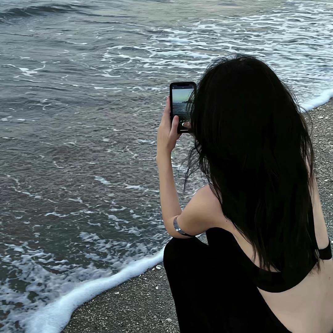 秋晨.