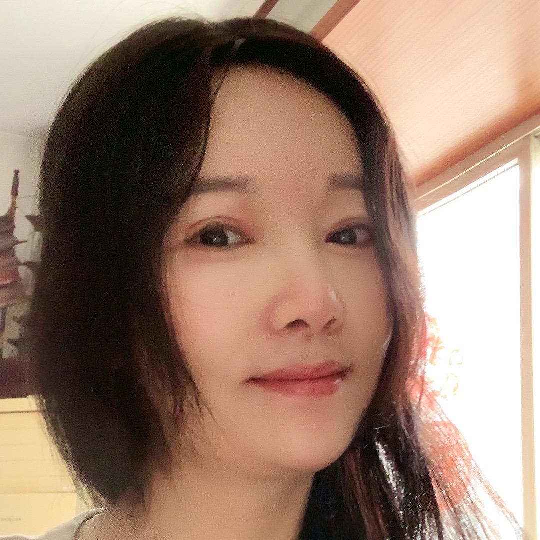 眼角落樱花