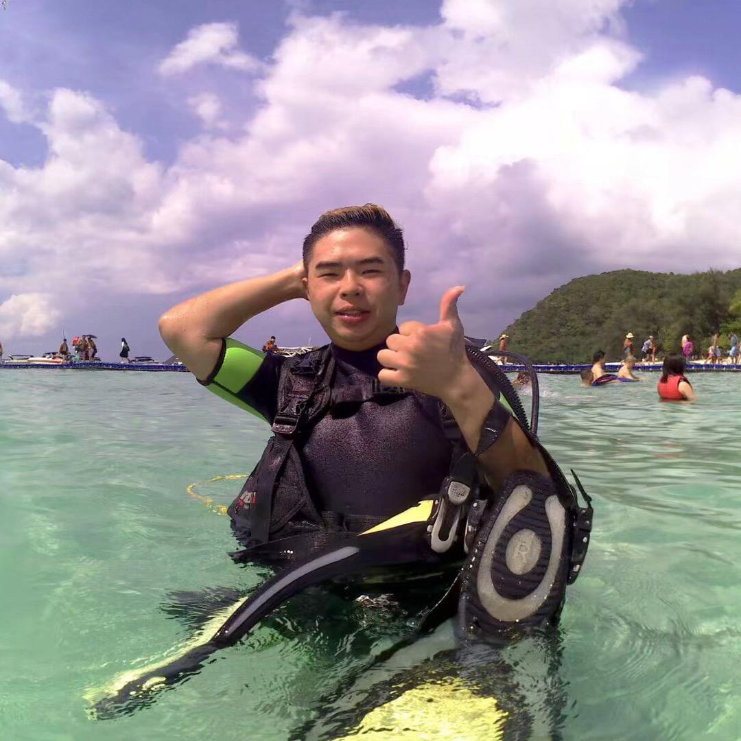 爱烫发的小小秋 （艾尚 王秋）