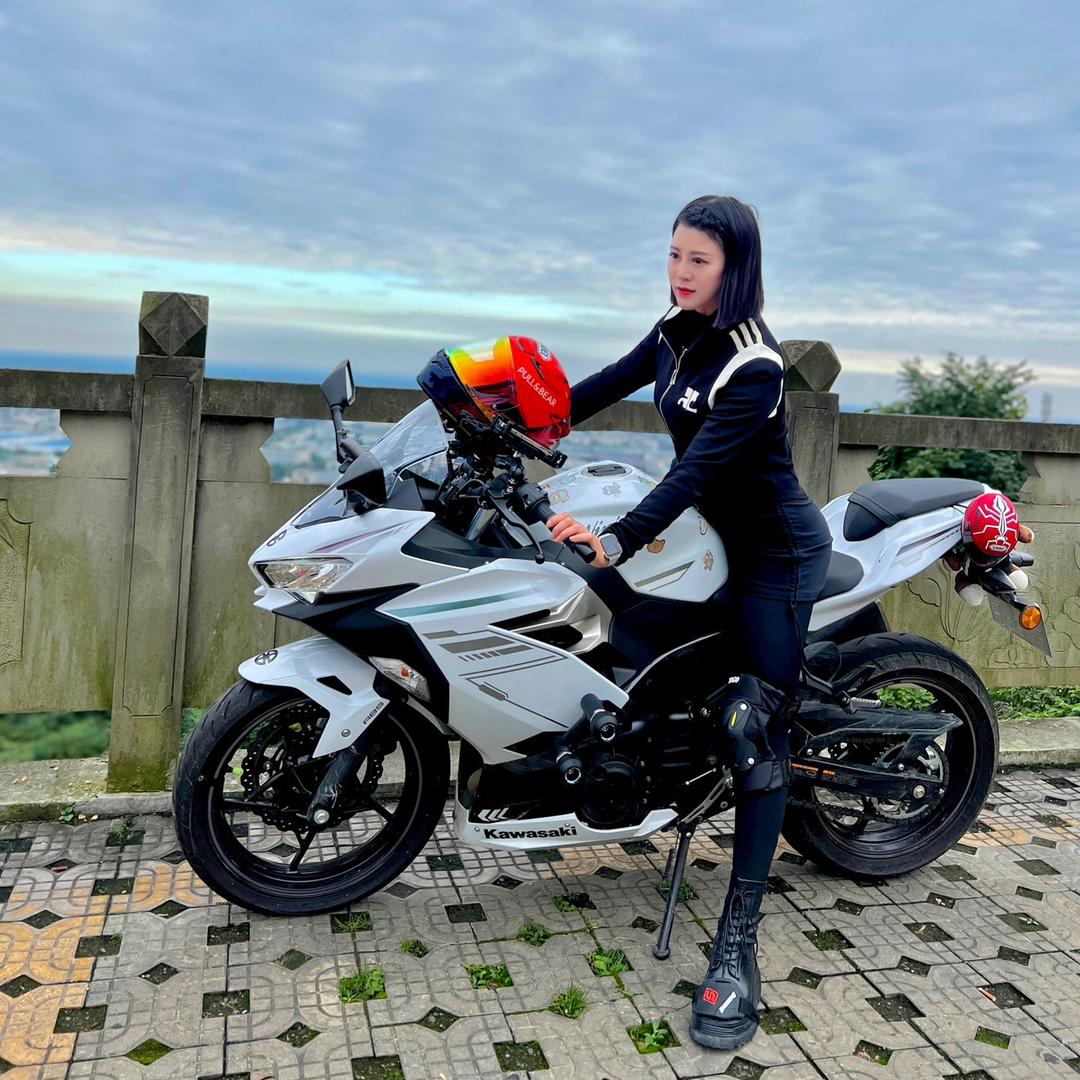 青青（四川都江堰女骑）