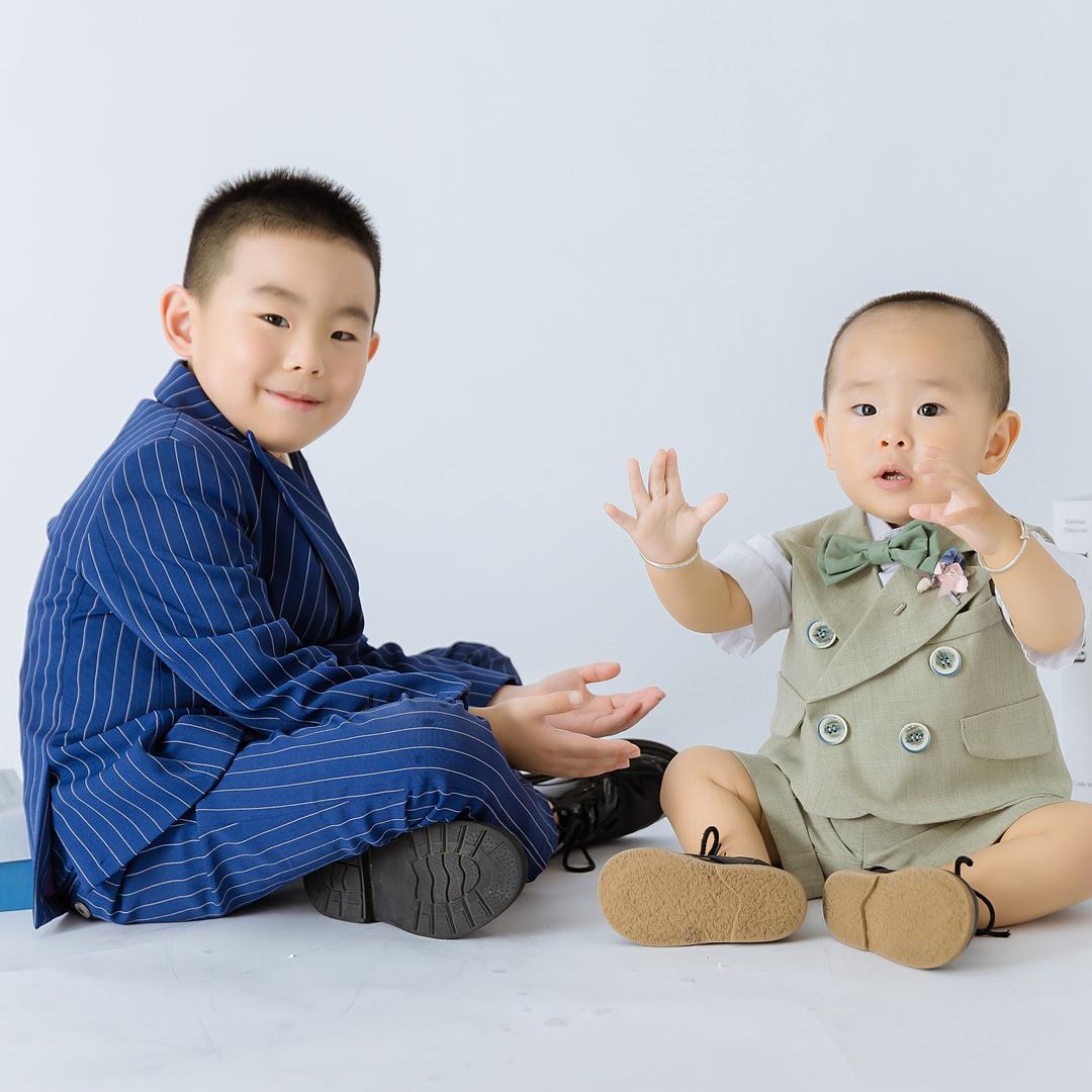 戴眼镜的洋妈妈
