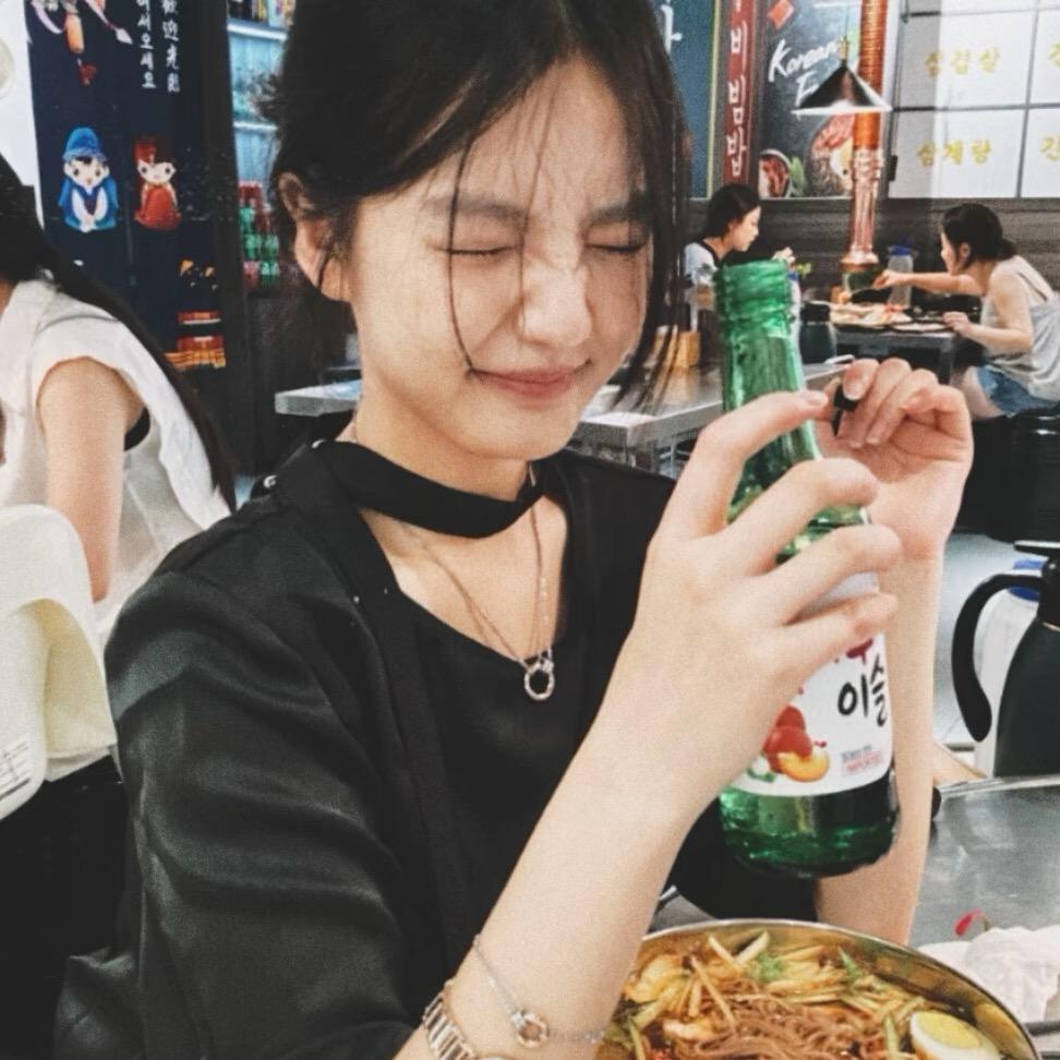 赵莉莉莉−
