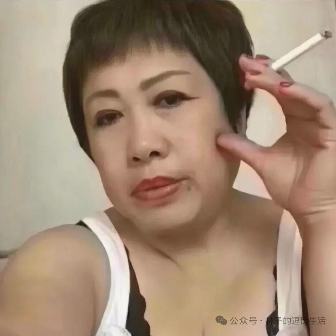 Aaaaa专业手机贴膜怡姐