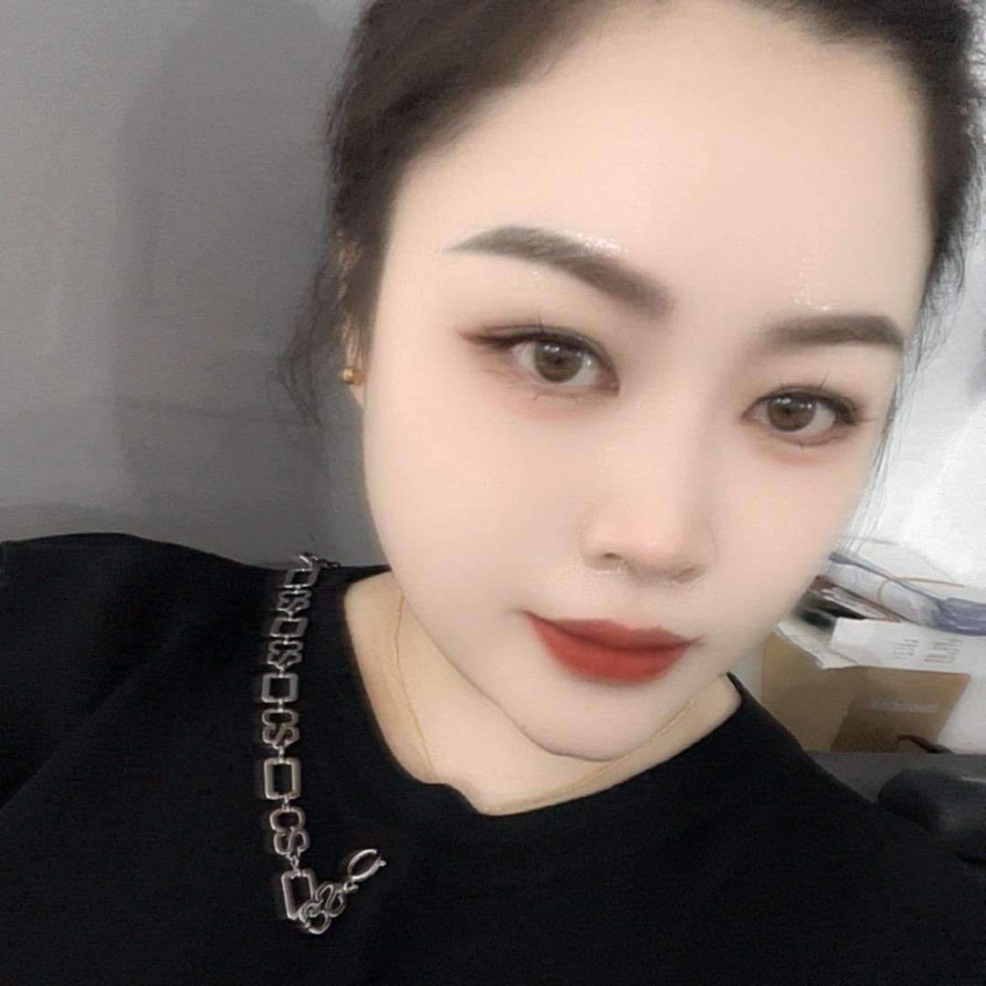 卖家具的小姐姐