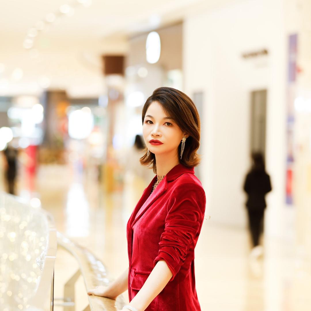 何晓轻奢真丝女装2号店