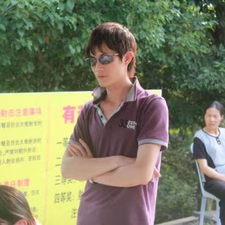 努力搬砖的大叔