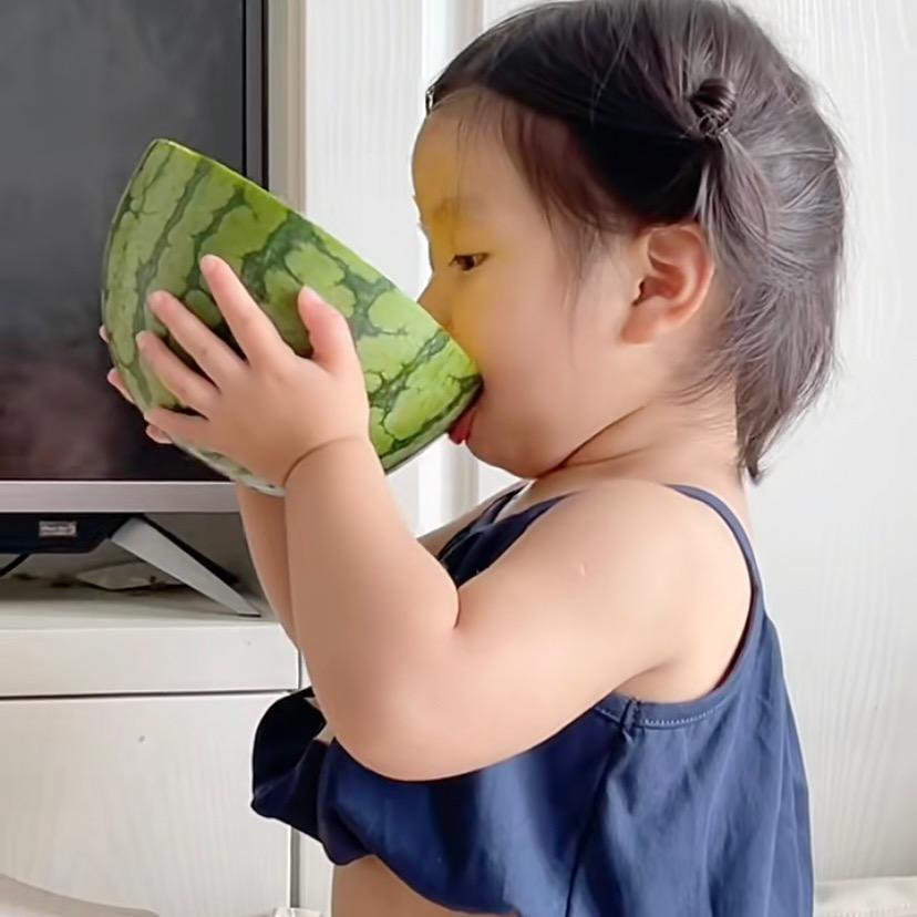 李珍妮巨饱